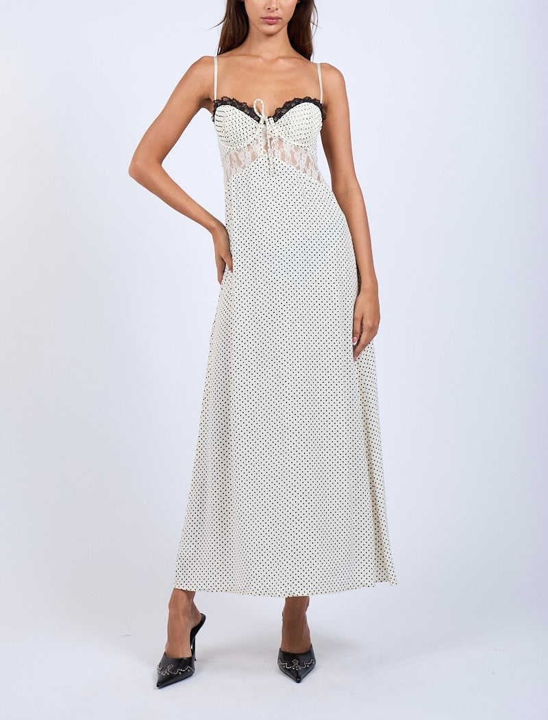 Lace in the Louvre Midi